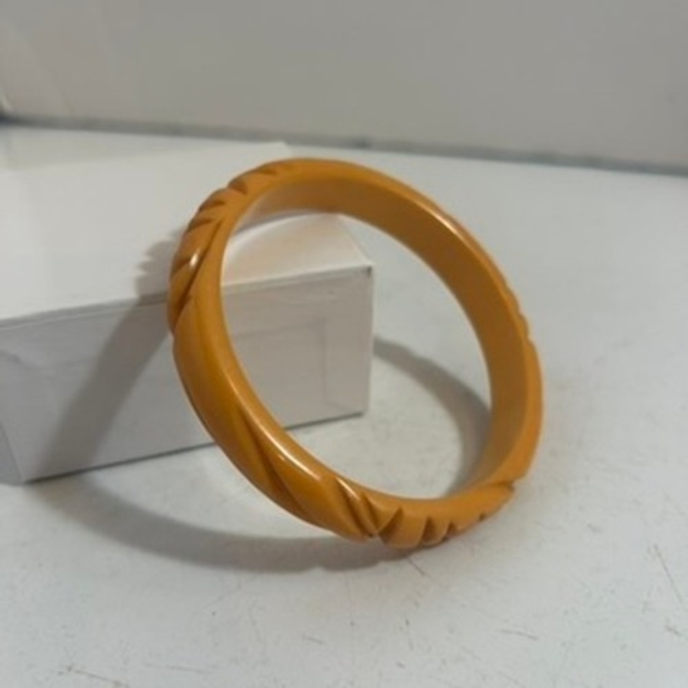 Vintage Bakelite Bangle Bracelet Butterscotch Yellow Deep Carved Art‎ Deco 1940s